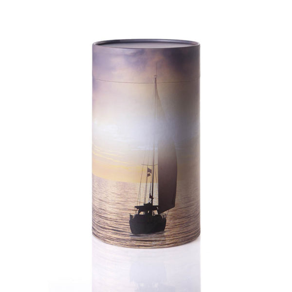 Enkel urne til askespredning billede af en båd